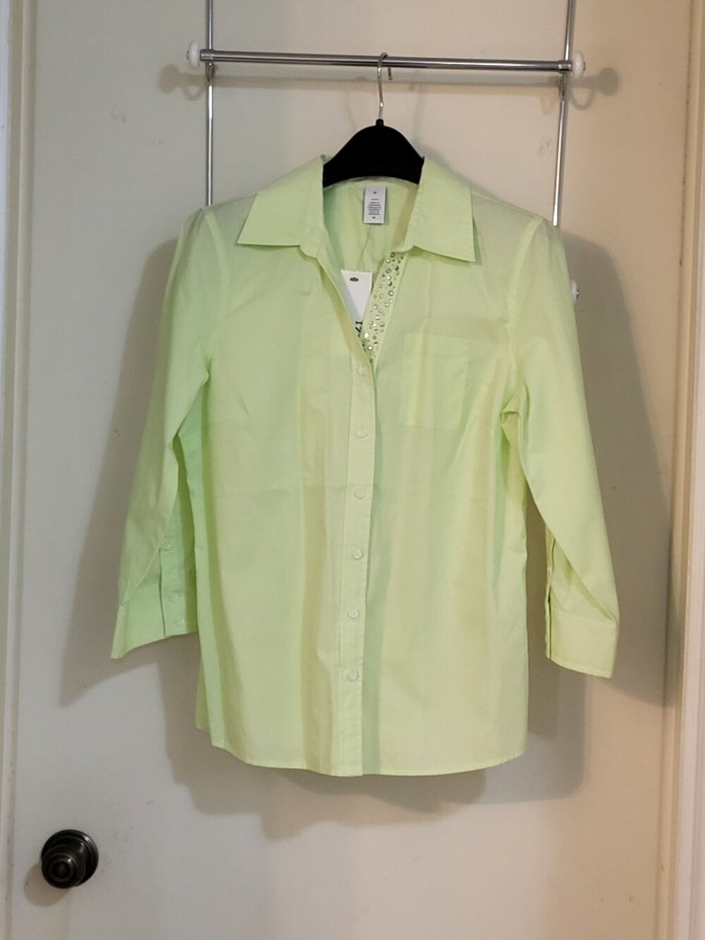IZOD Women 100% Cotton 3/4 Sleeve Button-Down Shirt. Medium
